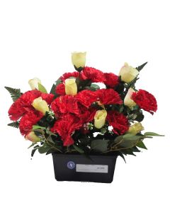 Jardinière funéraire devant de tombe de fleurs artificielles roses et oeillets Rouge